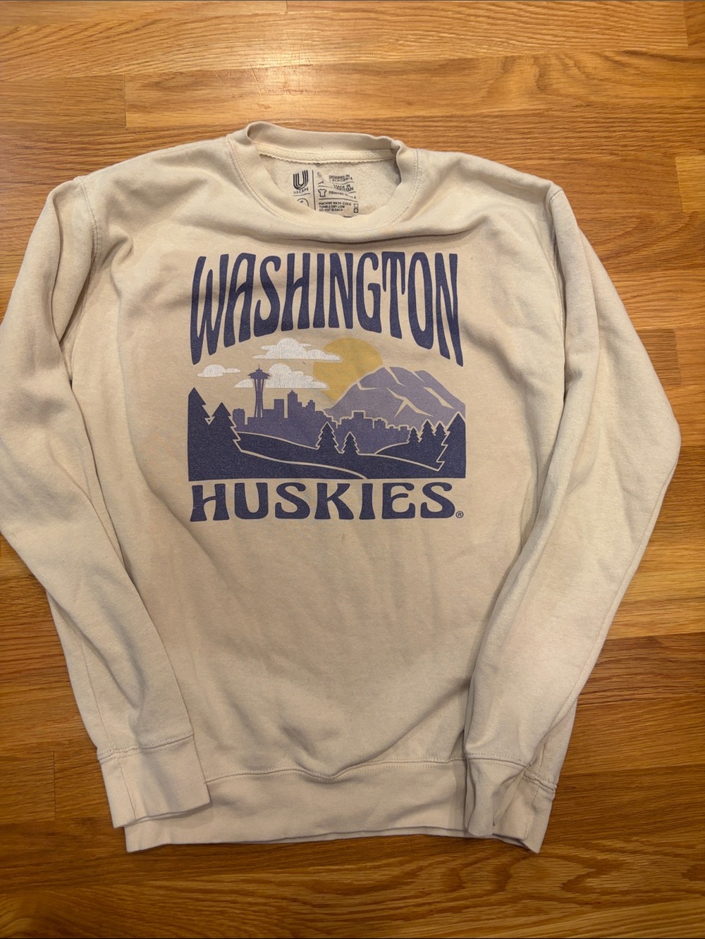 Washington Huskies Vintage-Style Cream Crewneck Sweatshirt